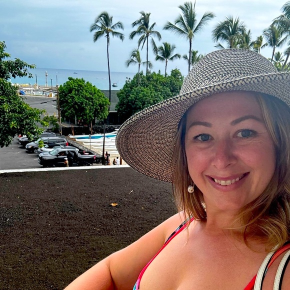 Meet your Posher, Fallon - Picture 2 of 3